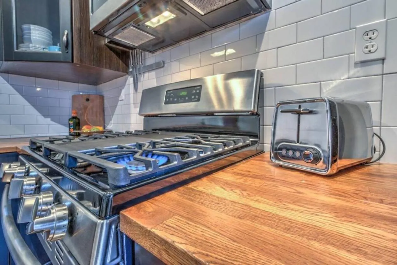 Apartment Historic Details With Modern Comforts In Midtown Memphis