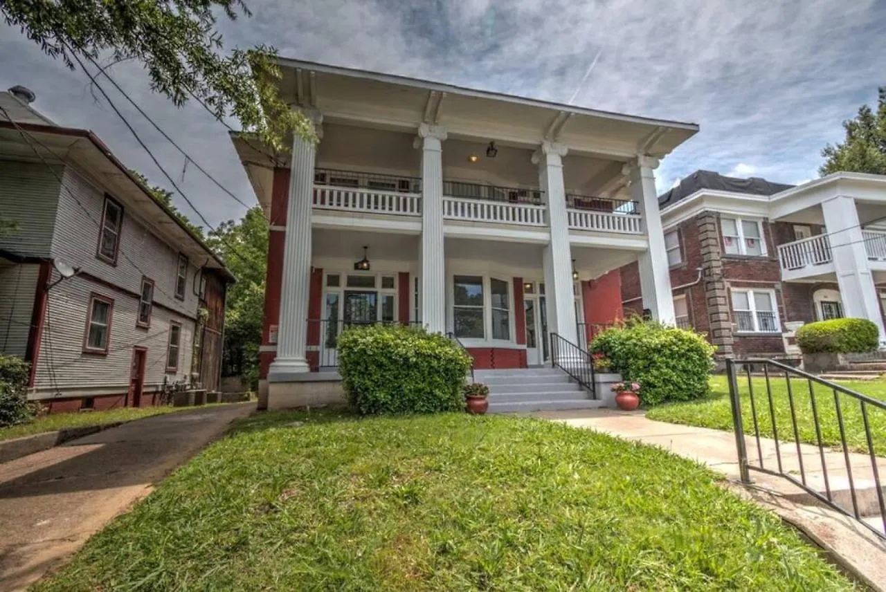 Historic Details With Modern Comforts In Midtown Memphis Apartment