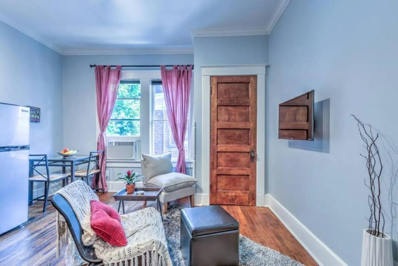 Historic Details With Modern Comforts In Midtown Memphis Lägenhet