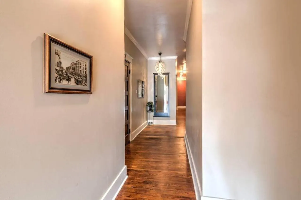 Historic Details With Modern Comforts In Midtown Memphis Lägenhet