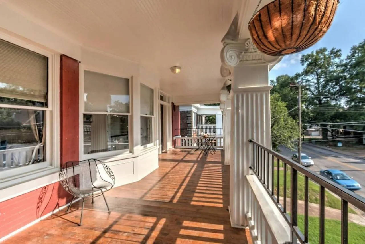 Historic Details With Modern Comforts In Midtown Memphis Apartamento